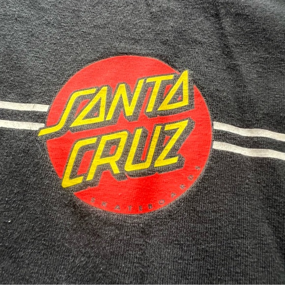 SANTA CRUZ MENS TSHIRT! ✨ - Picture 2 of 4